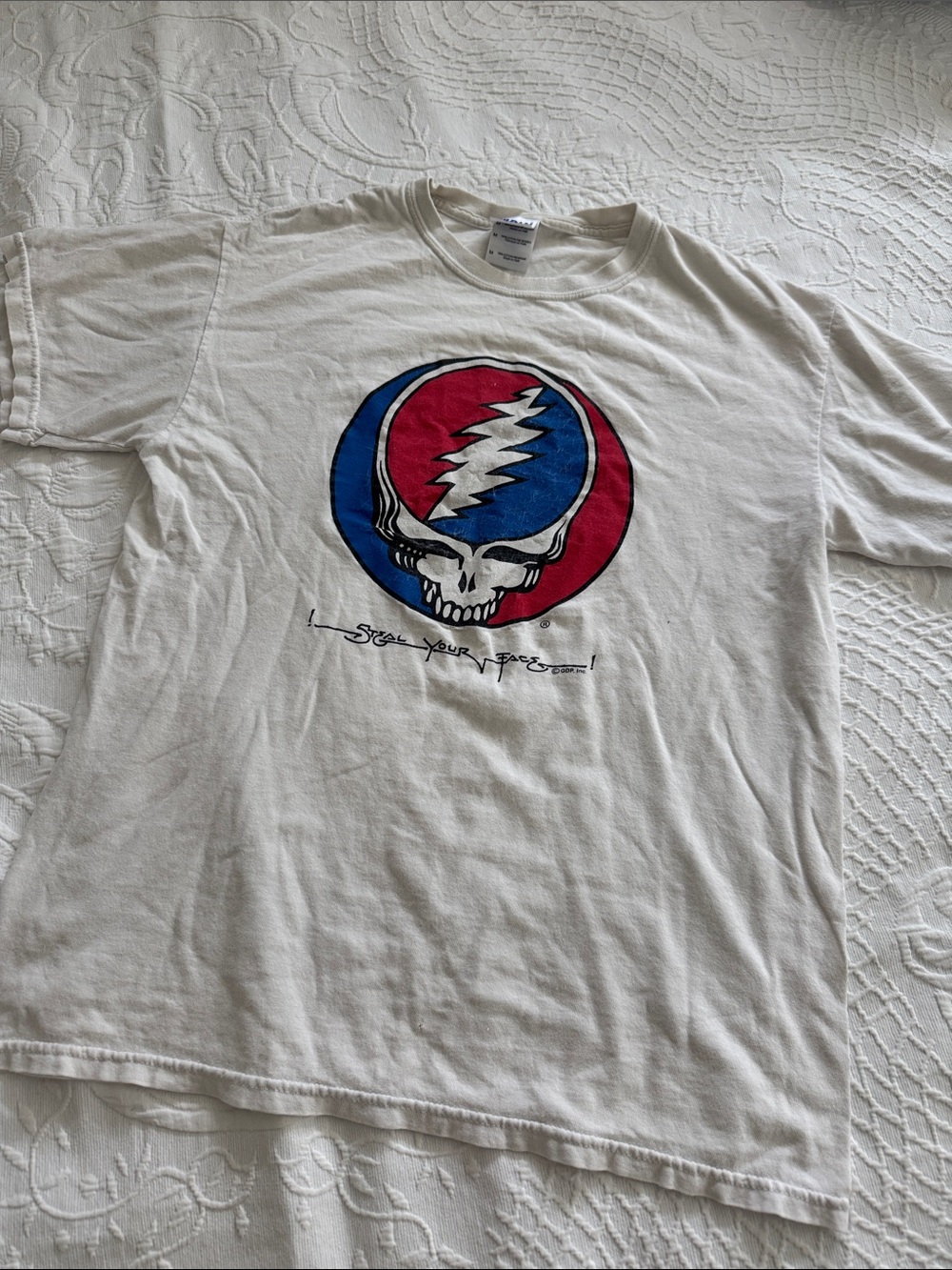 Gildan White Grateful Dead 'Steal Your Face' Skull Tee with Red & Blue Logo